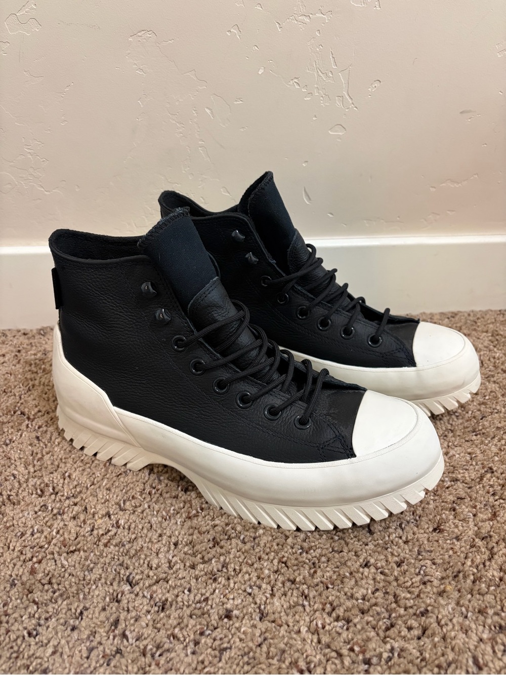 Converse Women Chuck Taylor Hi-Top All Star Lugged LeatherSneakers Black Sz 10